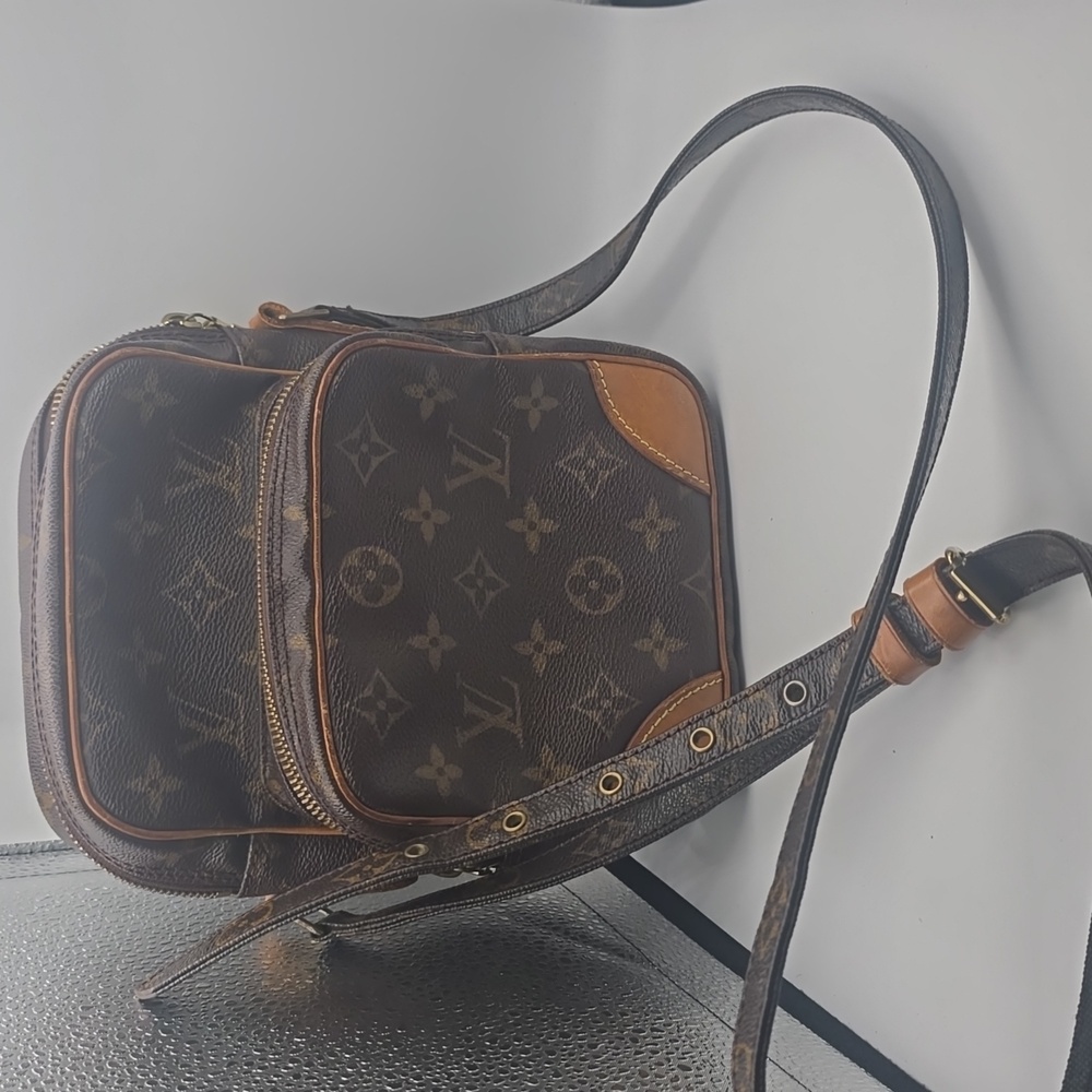 Louis Vuitton Brown Monogram Canvas Crossbody Bag with Tan Trim comes with COA - Picture 4 of 16
